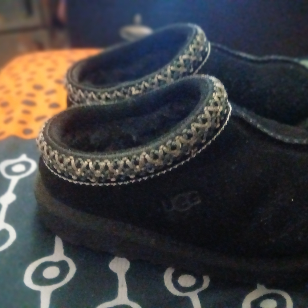 UGG Kids Slippers in Black with Gray Accents